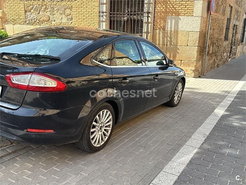 Usado Ford Mondeo Titanium 140 CV (102 kW) 2014 Negro Berlina
