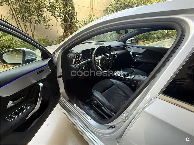 Usado Mercedes A180 122 CV (89 kW) 2019 Gris / plata Berlina