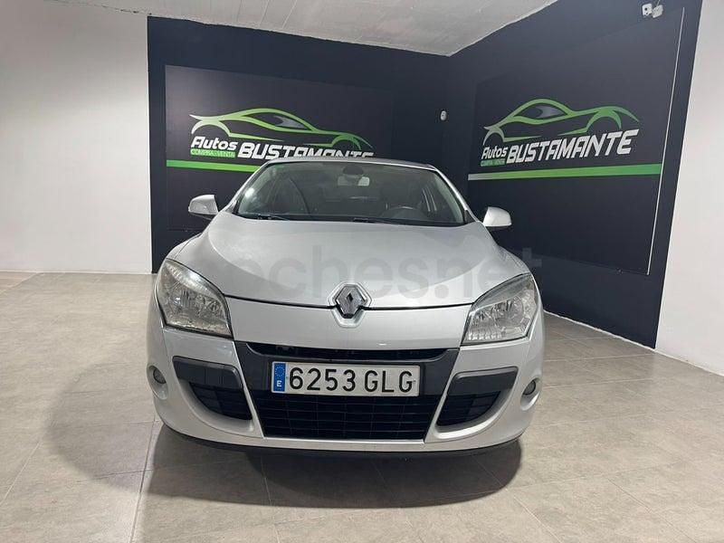 Usado Renault Mégane Dynamique 111 CV (81 kW) 2009 Gris / plata Berlina