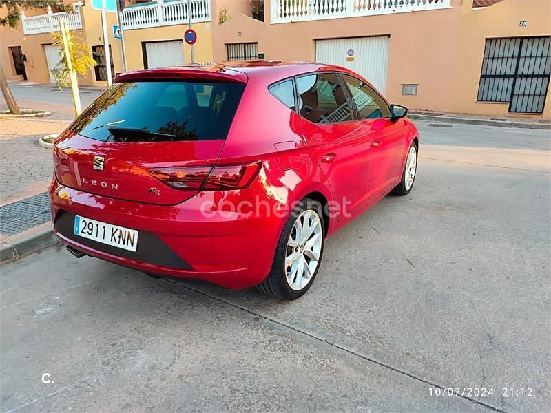 Usado Seat Leon FR 125 CV (91 kW) 2018 Granate Berlina