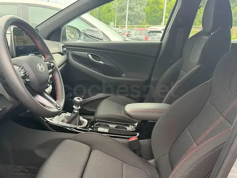 Usado Hyundai i30 N Line 100 CV (73 kW) 2025 Gris / plata Berlina