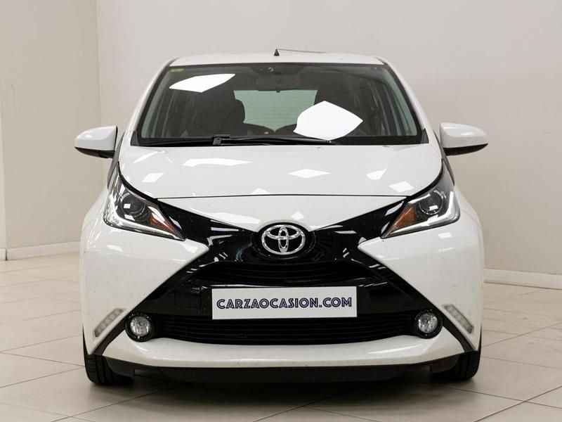 Usado Toyota Aygo X-play 69 CV (50 kW) 2018 Blanco Utilitario
