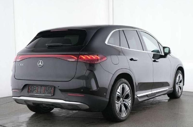 Usado Mercedes EQE300 180 kW (245 CV) 2024 Negro SUV