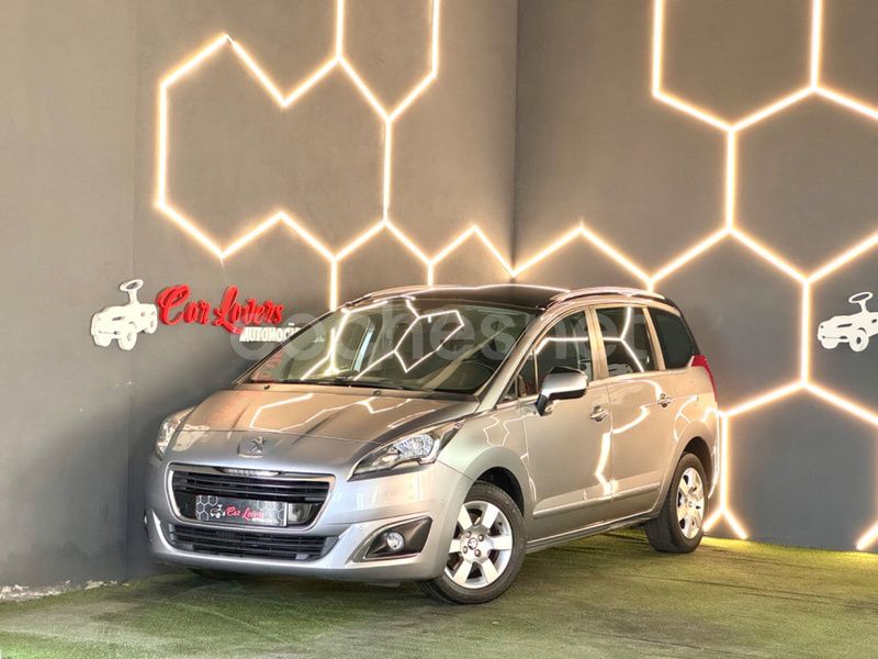 Gris / plata Usado 2017 Peugeot 5008 Style Monovolumen | 10.000 € - Imagen 1/4