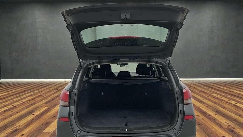 Usado Hyundai i30 120 CV (88 kW) 2018 Gris Familiar