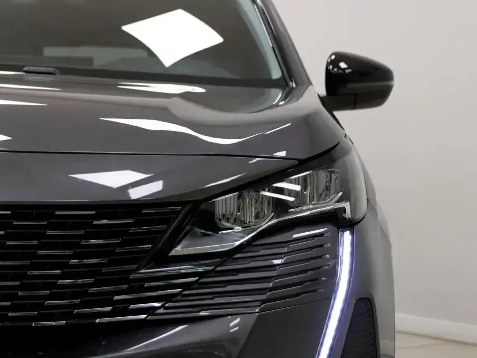 Usado Peugeot 3008 Active 130 CV (95 kW) 2022 Gris SUV
