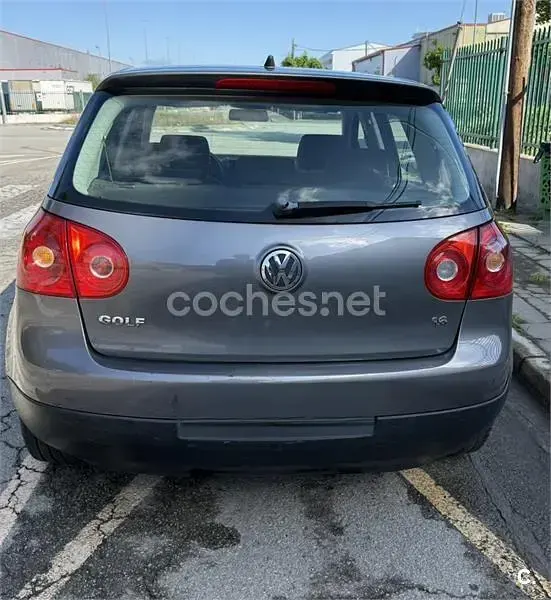 Usado VW Golf IV 102 CV (75 kW) 2006 Gris / plata Berlina