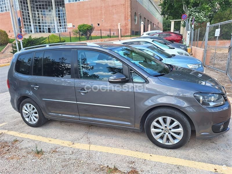Usado VW Touran Sport 140 CV (102 kW) 2011 Gris / plata Monovolumen