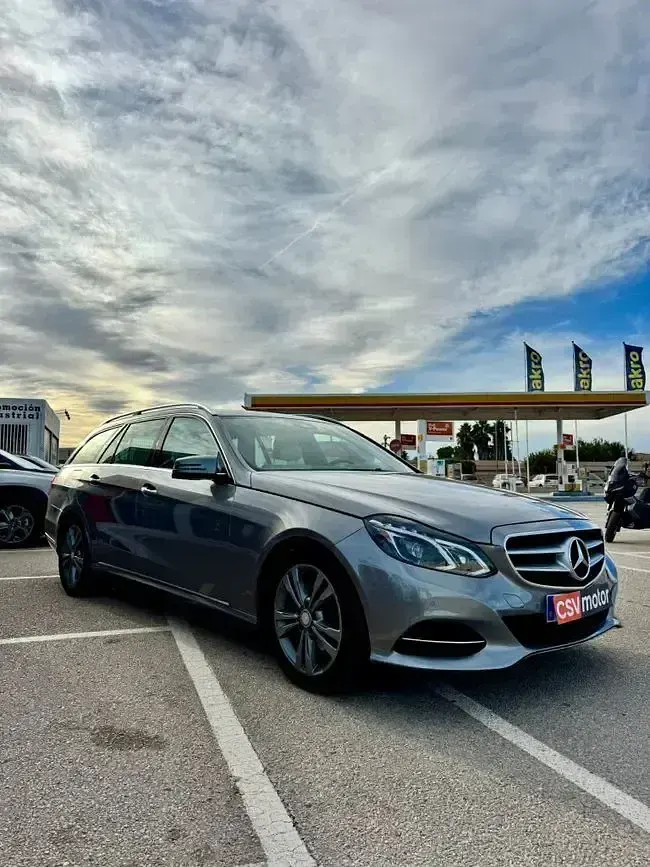 Usado Mercedes E300 231 CV (169 kW) 2014 Gris Familiar
