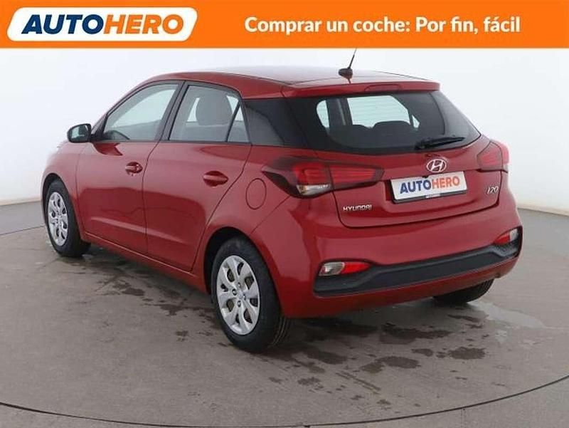 Usado Hyundai i20 75 CV (55 kW) 2019 Rojo Utilitario