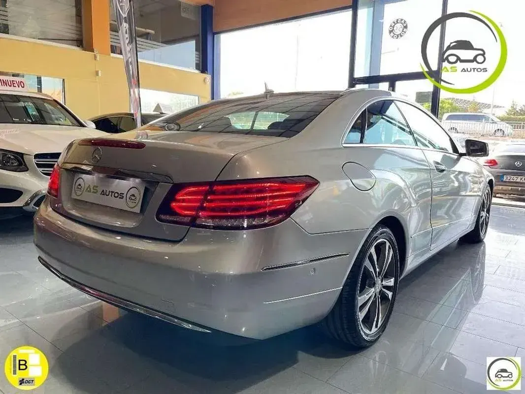 Usado Mercedes E220 170 CV (125 kW) 2013 Plateado Coupe