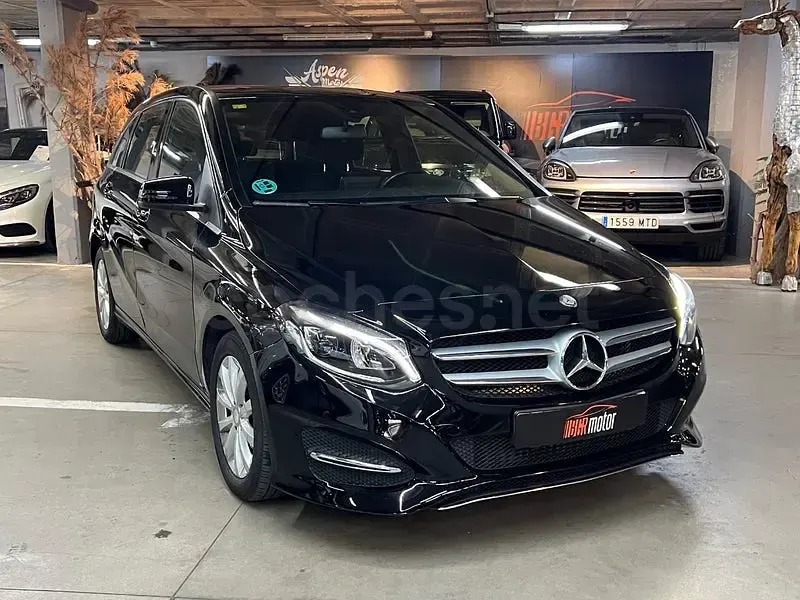Usado Mercedes B180 109 CV (80 kW) 2015 Negro Utilitario