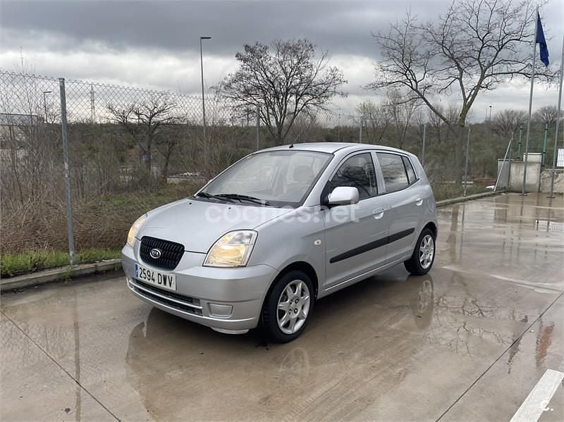 Usado Kia Picanto LX 65 CV (47 kW) 2006 Gris / plata Utilitario