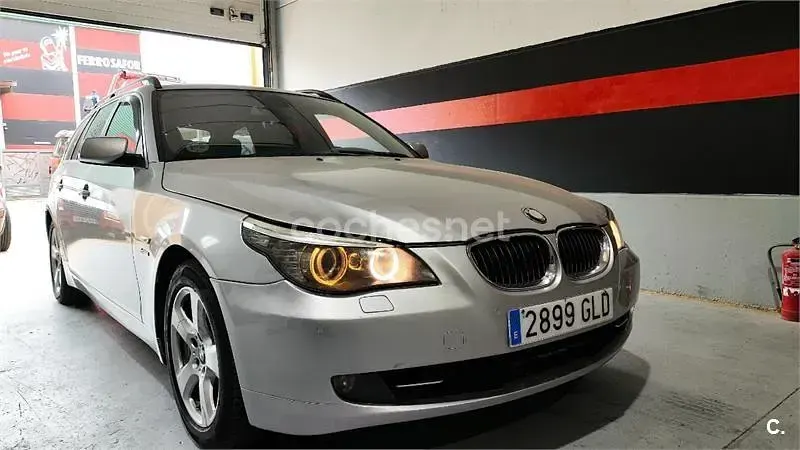 Usado BMW 530 235 CV (172 kW) 2009 Gris / plata Familiar