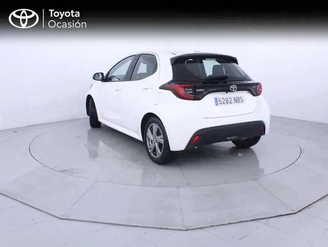 Usado Toyota Yaris Active 116 CV (85 kW) 2025 Blanco Utilitario