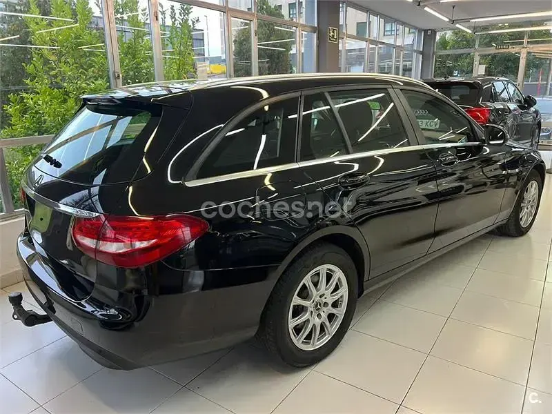 Usado Mercedes C200 150 CV (110 kW) 2017 Negro Familiar