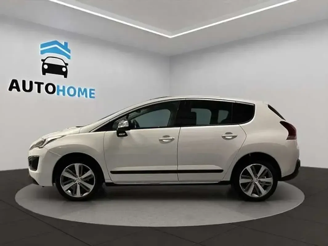 Usado Peugeot 3008 Allure 120 CV (88 kW) 2015 Blanco Familiar