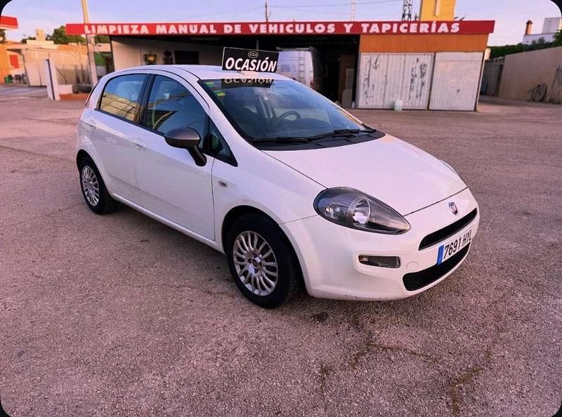 Usado Fiat Punto Young 75 HP (55 kW) 2014 Branco Citadino