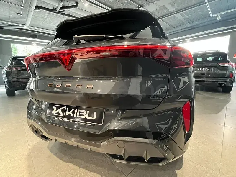 Usado Cupra Terramar 204 CV (150 kW) 2025 Gris / plata SUV