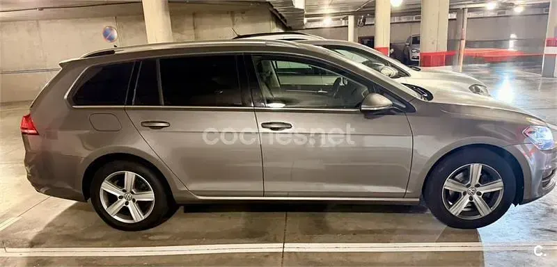Usado VW Golf VII Advance 110 CV (80 kW) 2016 Gris / plata Familiar