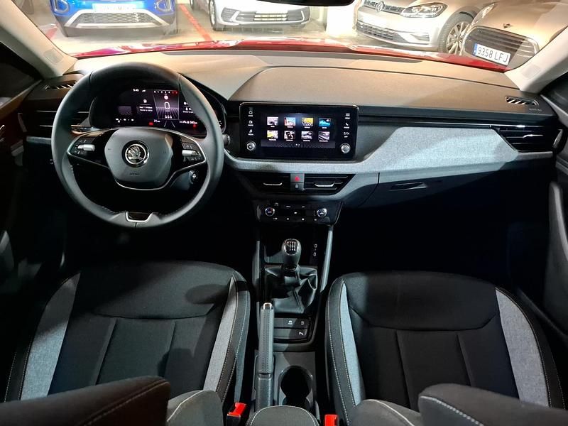 Usado Skoda Kamiq Selection 115 CV (84 kW) 2025 Rojo velvet metalizado SUV