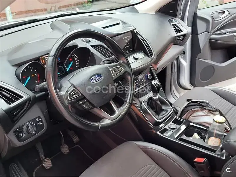 Usado Ford Kuga Titanium 150 CV (110 kW) 2018 Gris / plata SUV