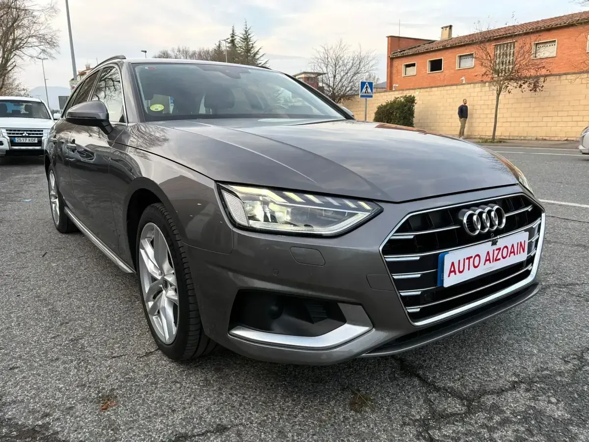 Begagnad Audi A4 S-Line 163 HK (119 kW) 2022 Grå Kombi