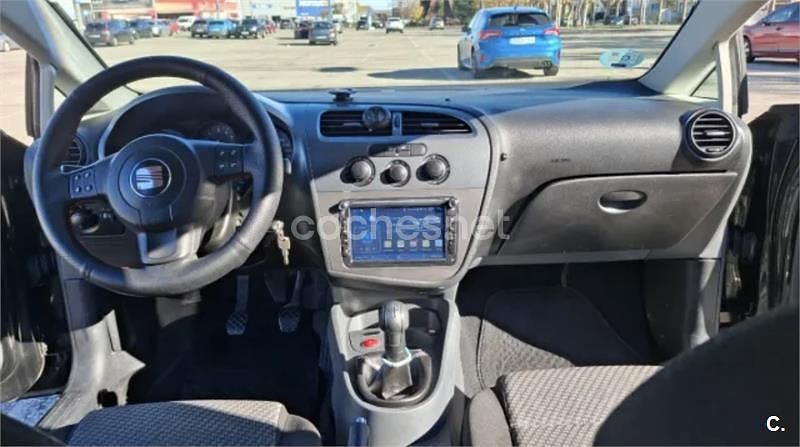 Usado Seat Leon Stylance 102 CV (75 kW) 2008 Negro Utilitario