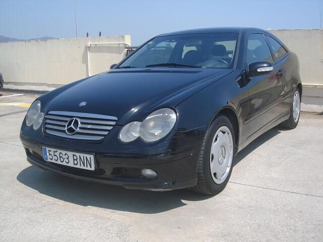 Negro Usado 2001 Mercedes C220 Utilitario | 3500 € - Imagen 1/4