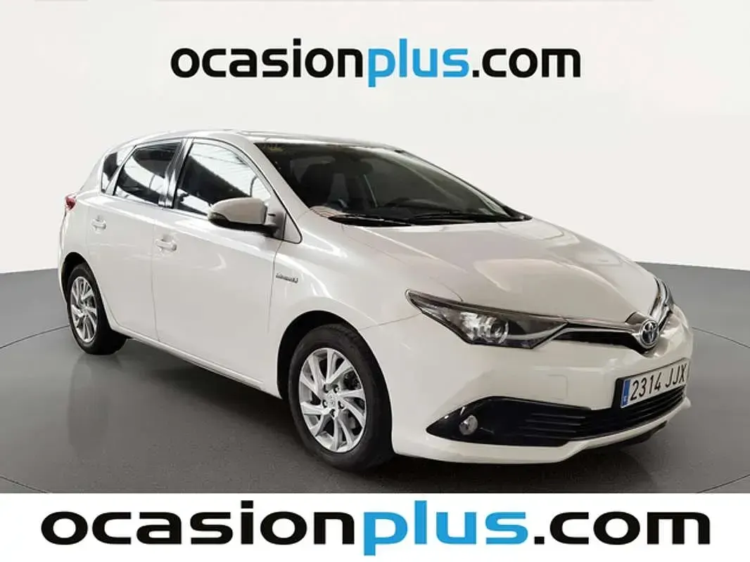 Usado Toyota Auris Hybrid Active 136 CV (100 kW) 2015 Blanco Utilitario