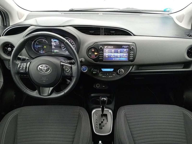 Usado Toyota Yaris Hybrid Active 99 CV (72 kW) 2019 Blanco Utilitario