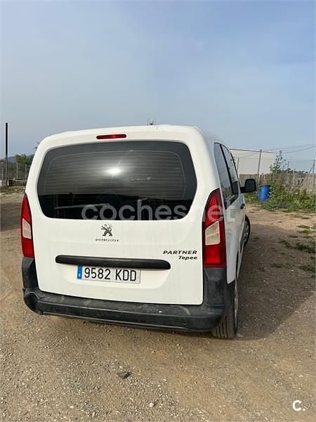 Usado Peugeot Partner Tepee Access 75 CV (55 kW) 2016 Blanco Monovolumen