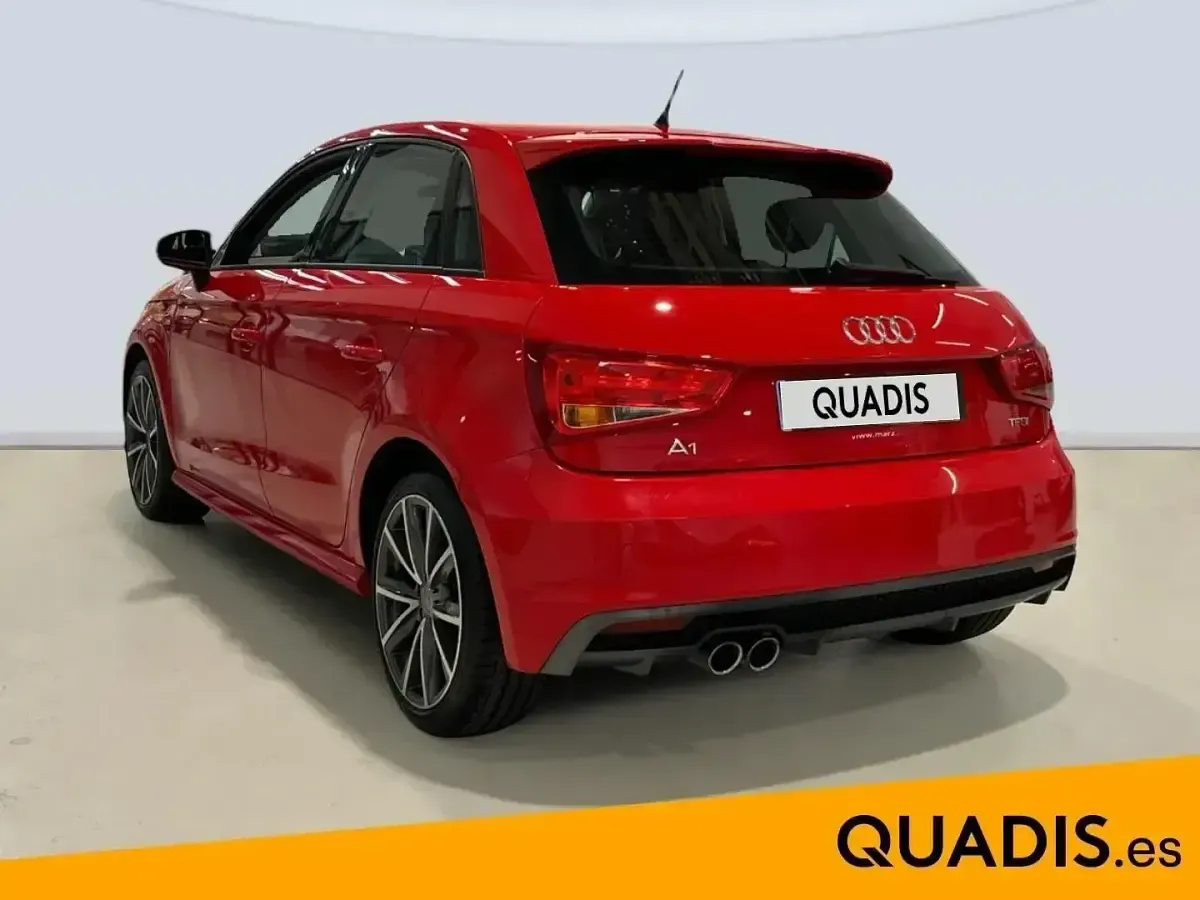 Usado Audi A1 Attraction 125 CV (91 kW) 2016 Rojo Utilitario