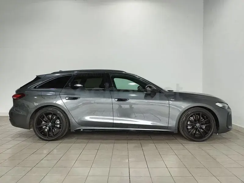 Usado Audi A5 S-Line 204 CV (150 kW) 2025 Gris / plata Familiar
