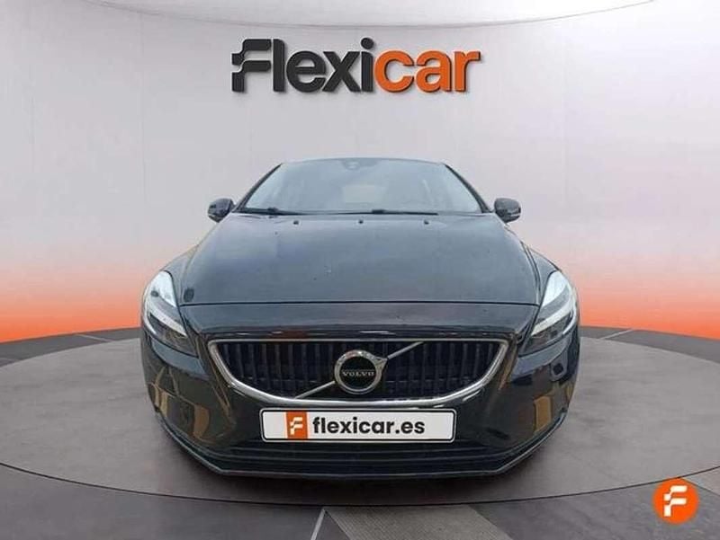 Usado Volvo V40 Kinetic 120 CV (88 kW) 2019 Negro Utilitario