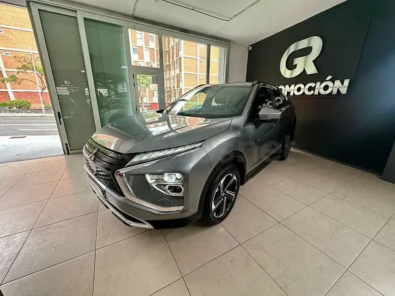Usado Mitsubishi Eclipse Cross 188 CV (138 kW) 2022 Gris / plata SUV
