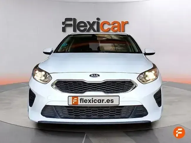 Usado Kia Ceed 100 CV (73 kW) 2019 Blanco Utilitario