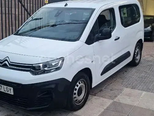 Usado Citroën Berlingo Live 102 CV (75 kW) 2020 Blanco Monovolumen