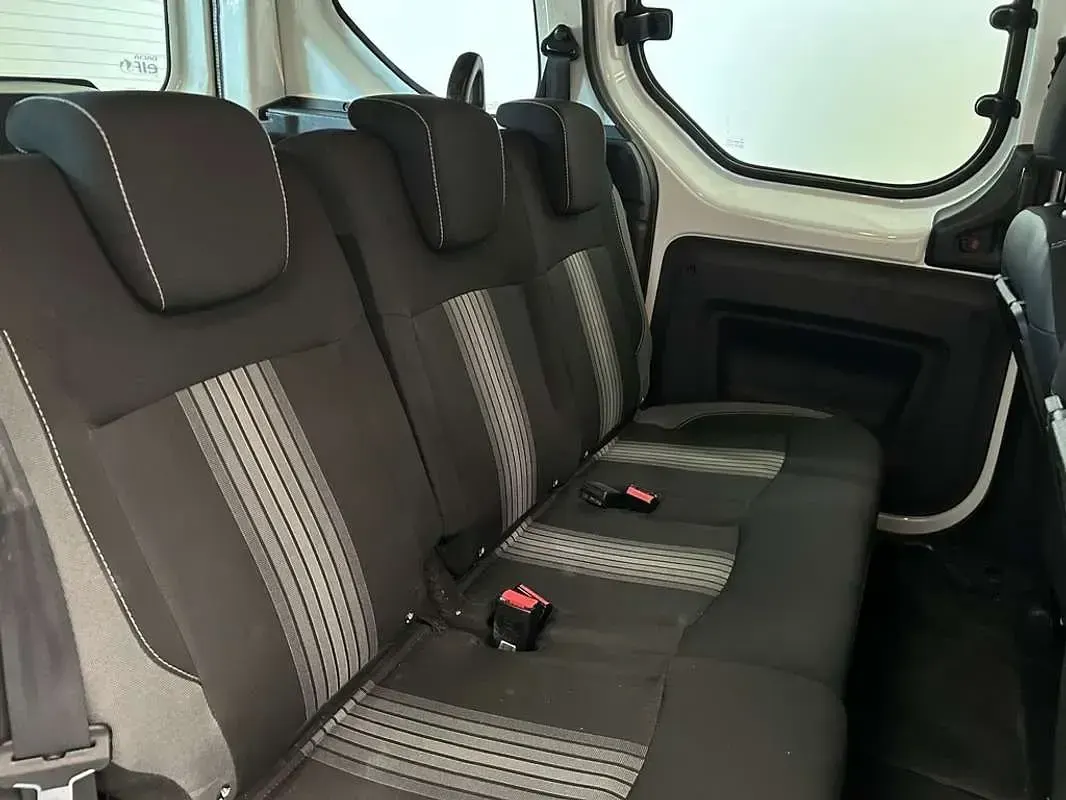 Usado Dacia Dokker 102 CV (75 kW) 2018 Blanco Monovolumen