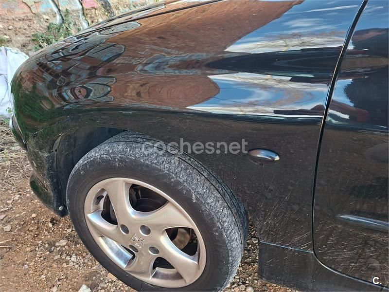 Usado Peugeot 206 110 CV (80 kW) 2003 Negro Berlina
