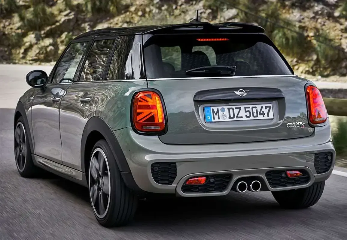 Usado Mini ONE 102 CV (75 kW) 2020 Gris Utilitario
