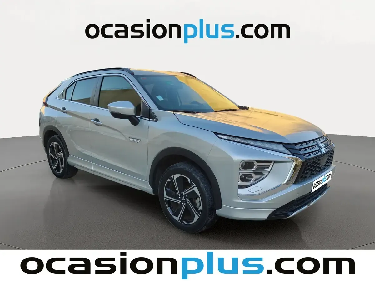 Usado Mitsubishi Eclipse Cross 188 CV (138 kW) 2023 Plateado SUV