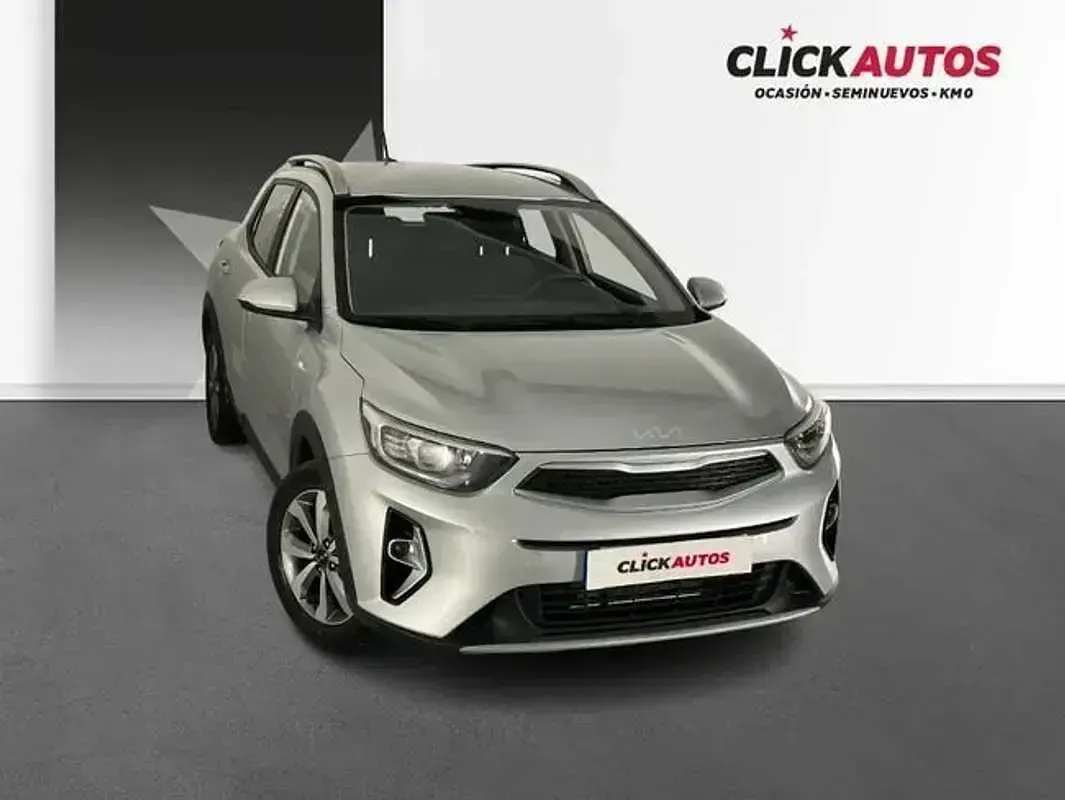 Usado Kia Stonic 79 CV (58 kW) 2024 Plateado SUV