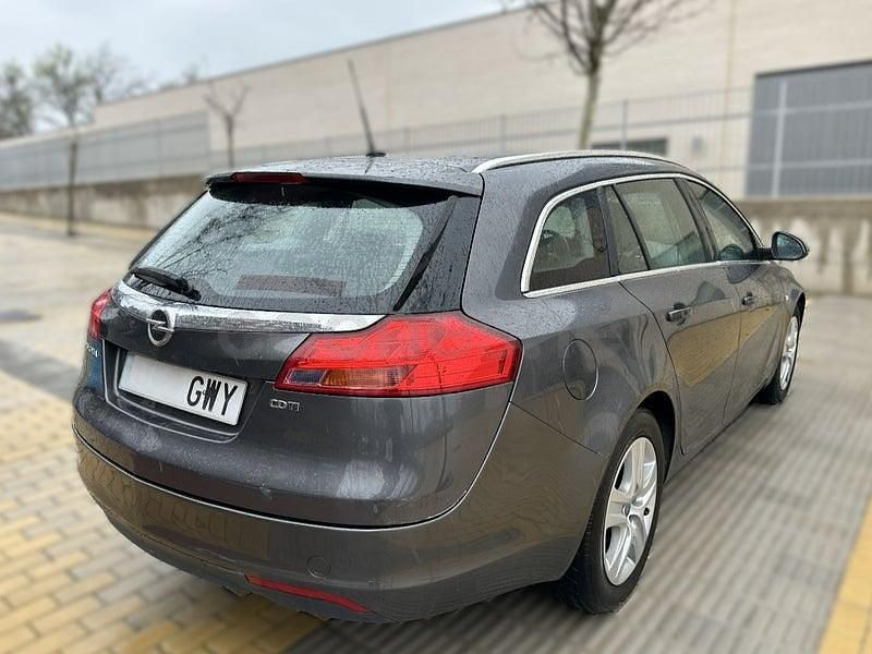 Usado Opel Insignia Sport 130 CV (95 kW) 2010 Gris / plata Familiar
