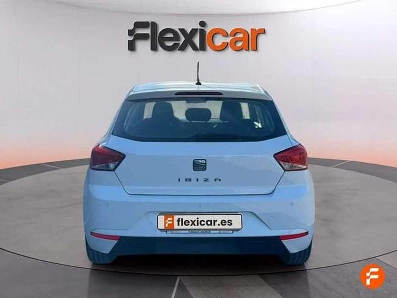 Usado Seat Ibiza Style 95 CV (69 kW) 2018 Blanco Utilitario