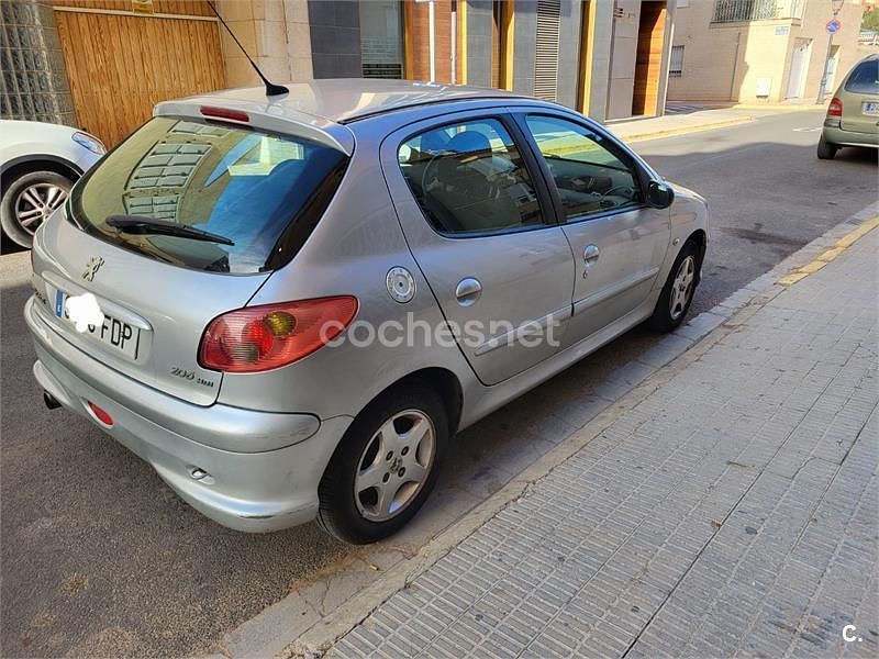 Gris / plata Usado 2006 Peugeot 206 Berlina | 2200 € (Precio justo) - Imagen 1/4