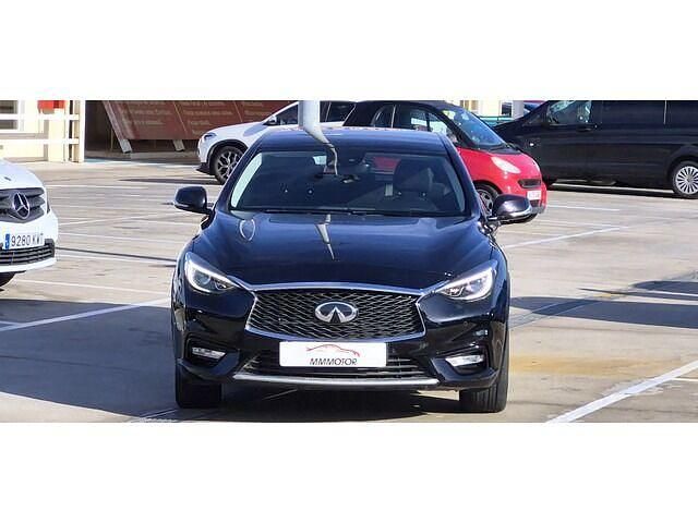 Usado Infiniti Q30 Premium 156 CV (114 kW) 2018 Negro Utilitario