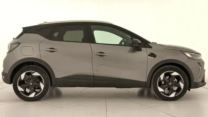 Usado Renault Captur Techno 100 CV (73 kW) 2025 Gris SUV