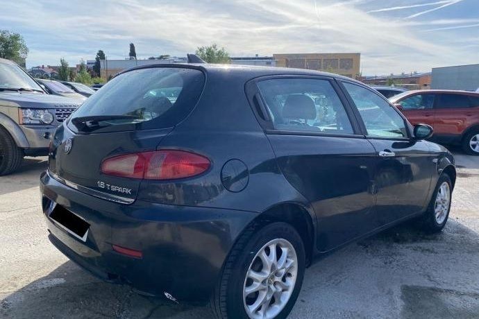 Usado Alfa Romeo 147 2005 Negro Utilitario