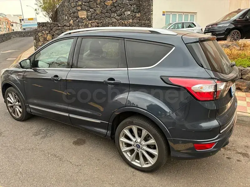 Usado Ford Kuga Vignale 182 CV (133 kW) 2019 Gris / plata SUV
